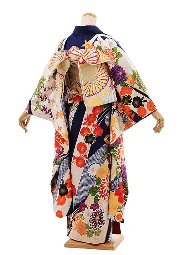 振袖レンタル1061紺地牡丹に桜七宝柄 | 着物レンタルの京都