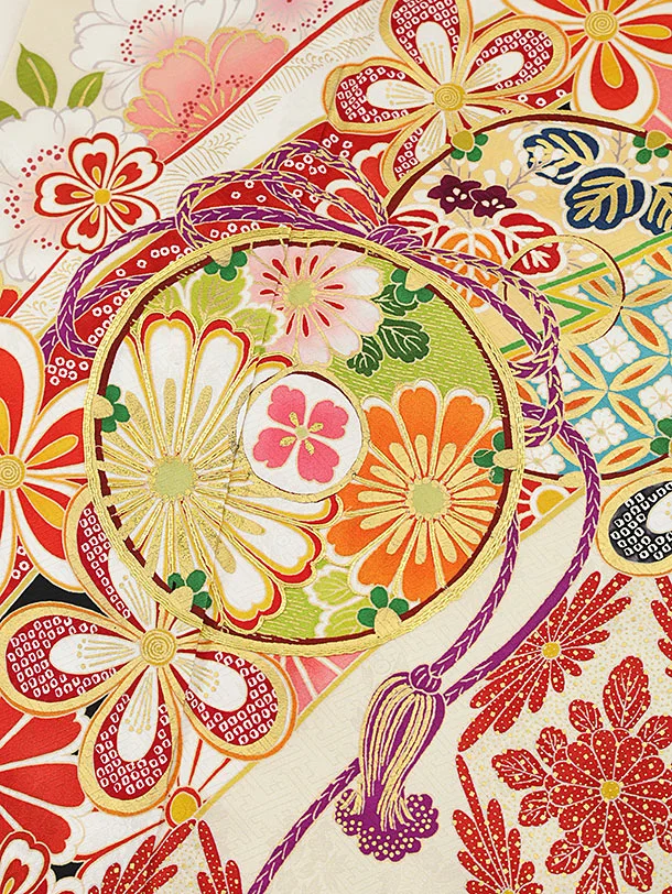 振袖レンタル1146 白地 鏡に花 | 着物レンタルの京都かしいしょう