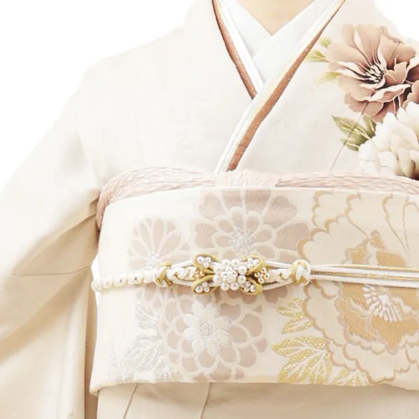 振袖レンタル1432 薄ベージュ地 牡丹 | 着物レンタルの京都かしいしょう