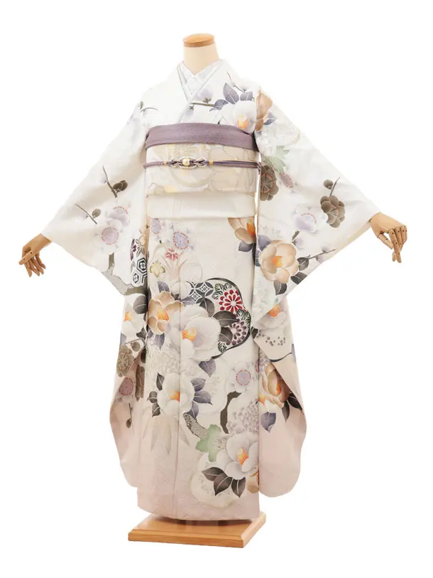 白地　金銀彩加工の上品な梅と菊の振袖フルセット　振袖のみ 白地 金銀彩加工の上品な梅と菊 振袖のみ 白地 金銀彩加工