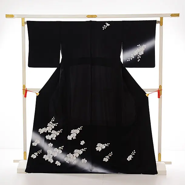 訪問着ﾚﾝﾀﾙ796 黒地 刺繍 胡蝶蘭 | 着物レンタルの京都かしいしょう