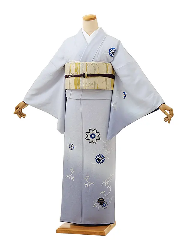 【逸品＊】秋草の訪問着　パールグレー　繻子　螺鈿　スモールサイズ　特価☆ 訪問着 身丈155cm 裄丈64.5cm M 袷 扇面 草花 刺繍 金糸 青灰色