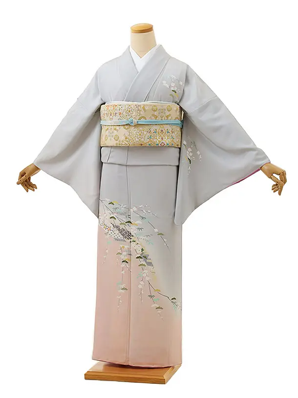 淡い色柄♪ 正絹　訪問着 TAKAZENの振袖 /ピンク色/古典/牡丹柄/ 最新作正統派古典 ピンク