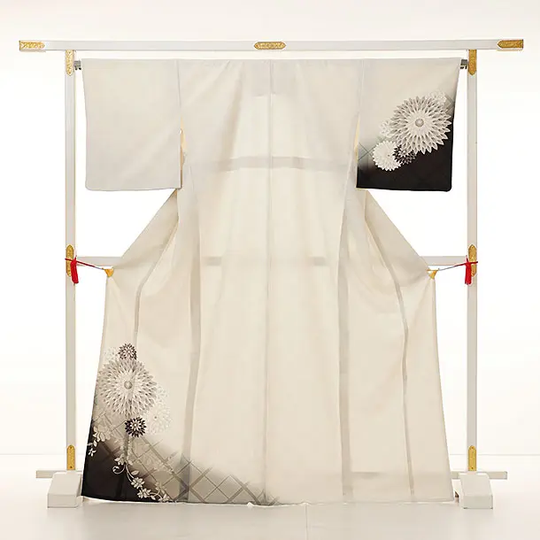 単衣着物　訪問着　フルセット　菊と露芝　銀彩加工　縮緬　紋なし　付け下げ　H7 訪問着t1048 JAPANSTYLE 薄グレーぼかし菊 | 着物レンタルの京都