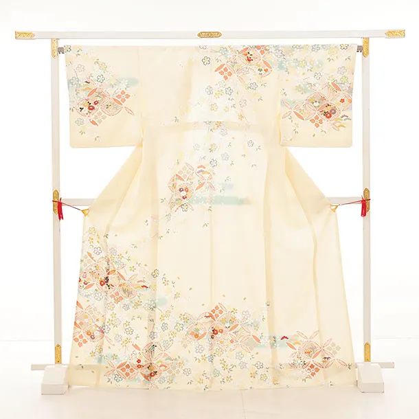 アンティーククリーム色の着物 訪問着 クリーム色 白花 - からん::アンティーク着物