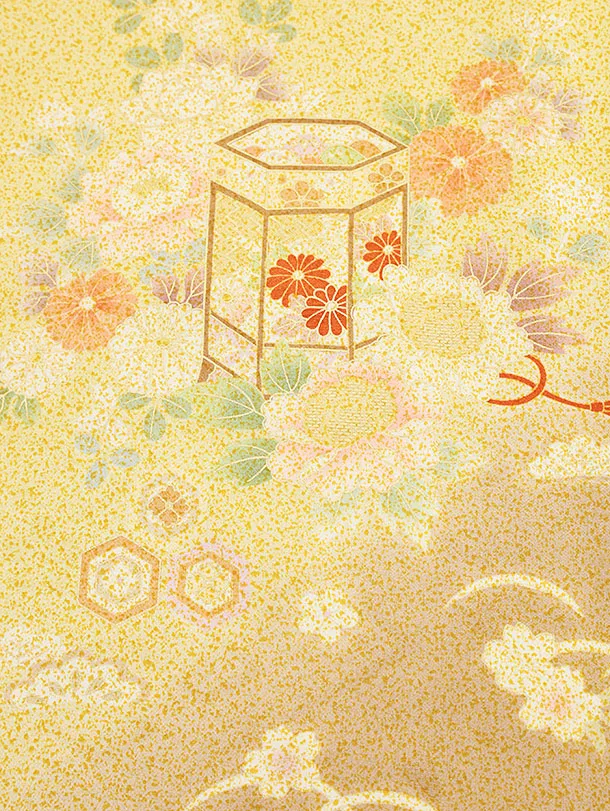 正絹着物“四季を歌う紅葉、橘や貝合わせや貝桶とタイムスリップ”