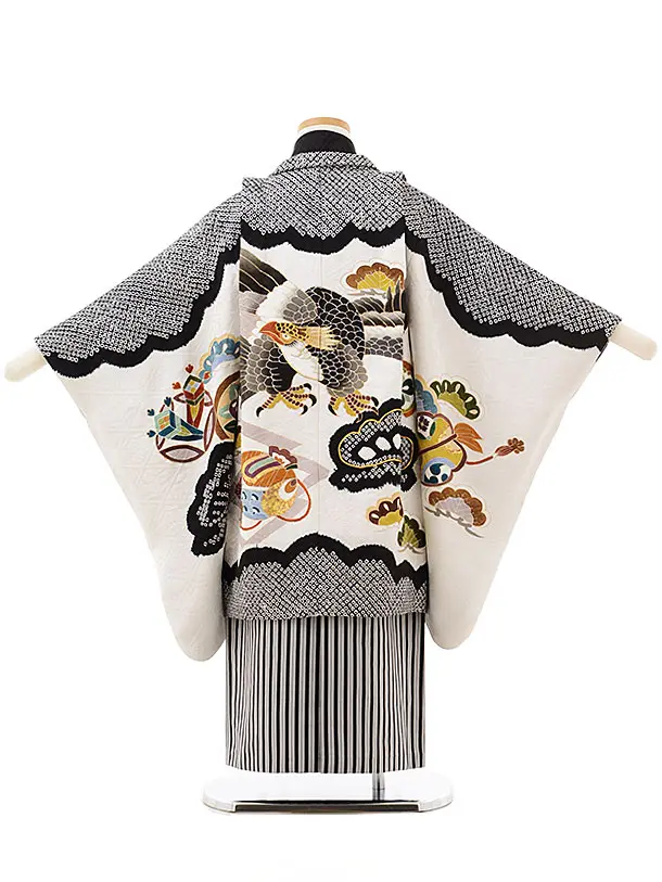 七五三五歳‼️豪華黒地に大谷選手柄兜鷹凛々しい‼️金蘭袴高級煌びやか 平安道翠 12号 兜飾り 大翔 黒塗十八間星兜 「夢よりも現の鷹ぞ」