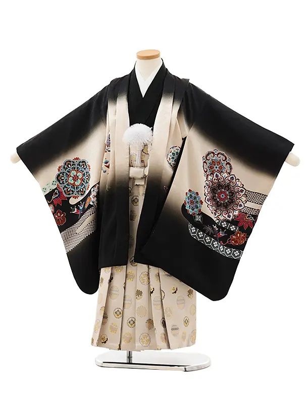 七五三(5歳男袴)X596【正絹】黒ぼかし 唐花に兜×アイボリー