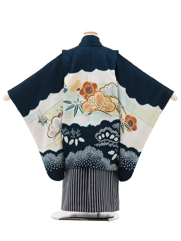 七五三五歳‼️豪華白地鷹軍鶏文洋が施され‼️人気縞袴似合ってる一式セット 七五三五歳‼️豪華白地鷹軍鶏文洋が施され‼️人気