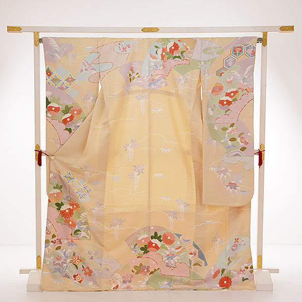 振袖レンタル957クリーム色七宝扇菊 | 着物レンタルの京都かしいしょう