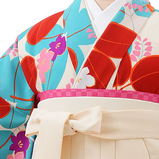 卒業式袴レンタルh555紅一点白地水色赤花×白袴 | 着物レンタルの京都 