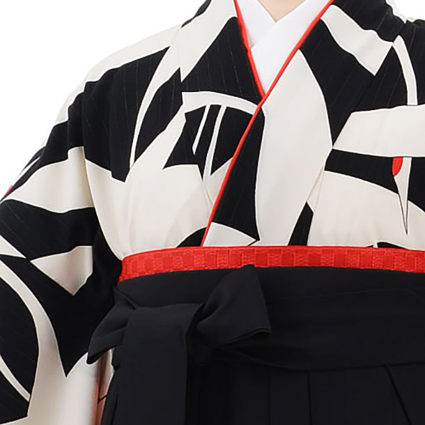 卒業袴h690 黒地に鶴 x 黒 椿 袴 | 着物レンタルの京都かしいしょう