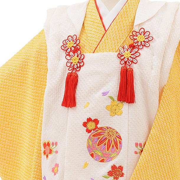 七五三レンタル(3歳女の子被布)3690 正絹絞り刺繍 白まりx黄色 | 着物レンタルの京都かしいしょう