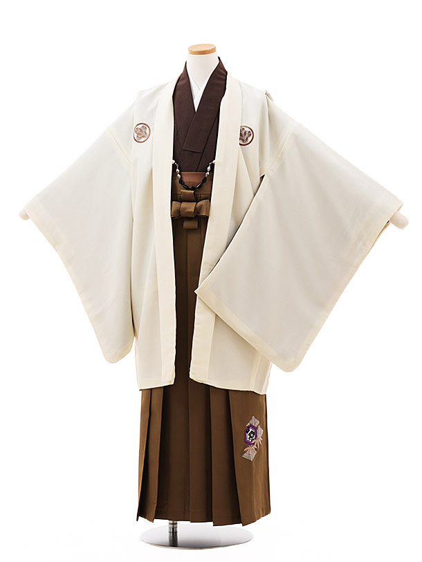 小学生男児袴ﾚﾝﾀﾙZ373 アイボリー紋付×ブラウン | 着物レンタルの京都 