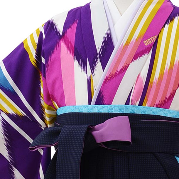 袴ﾚﾝﾀﾙZ118 SISTER JENNI ﾊﾟｰﾌﾟﾙ 矢絣x紺ﾁｪｯｸ袴 | 着物レンタルの京都 