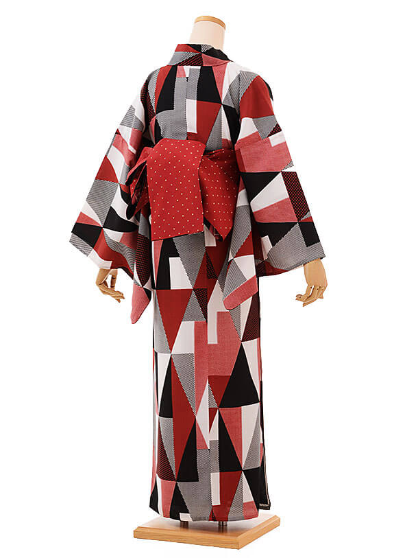 浴衣0025 ﾓﾀﾞﾝｱﾝﾃﾅ 赤黒ﾄﾗｲｱﾝｸﾞﾙ | 着物レンタルの京都かしいしょう